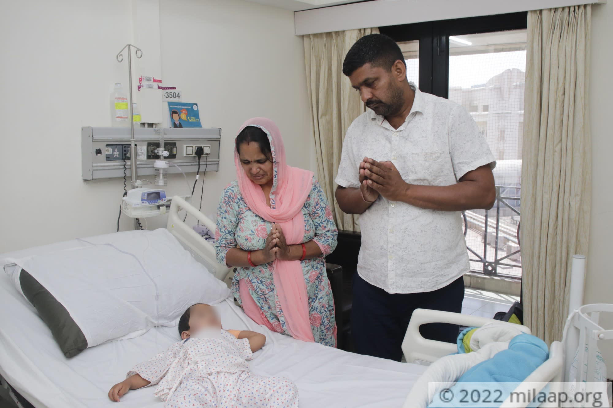 Parents praying ucydna 1649911953