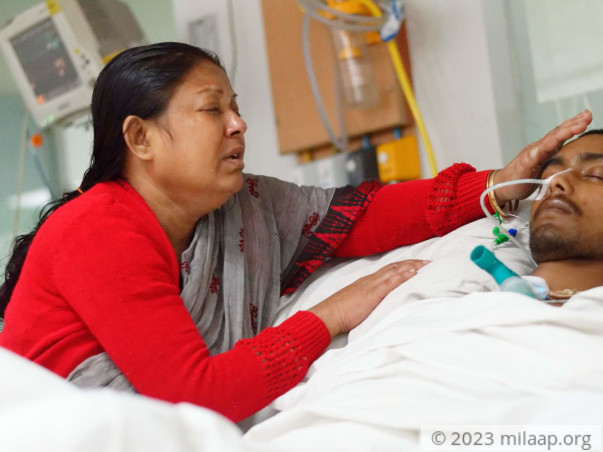 Swiggy Delivery Boy's Mother Begs In Local Trains To Save His Life