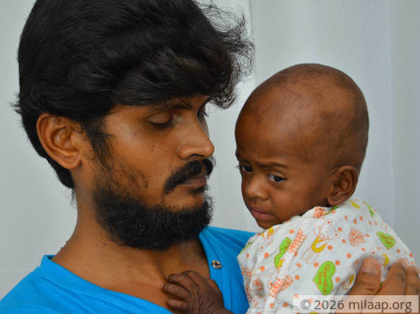 முன்னாள் ஆசிரியர் தினக்கூலி செய்தும் தன் மகனை காப்பாற்ற முடியவில்லை