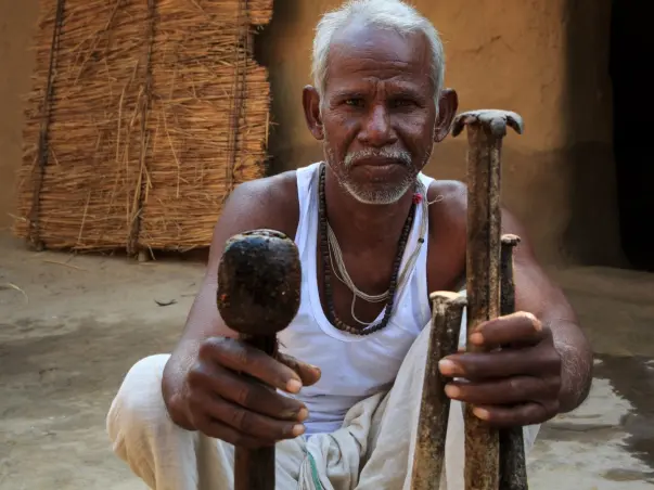 Fundraising to build a school in Dashrath Manjhi's village. Support the #MountainManProject