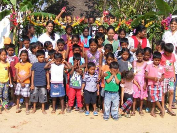 Help us raise funds to provide a computer lab and infrastructure to Jeevarathni's children