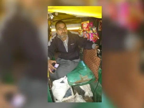 Support This Superhero Who Drives An Auto & Feeds The Hungry In Delhi