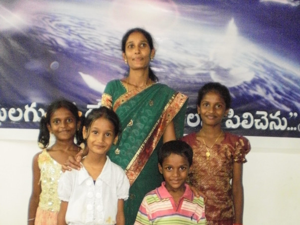 Support Mother Of 4 Children Run A Tiffin Center