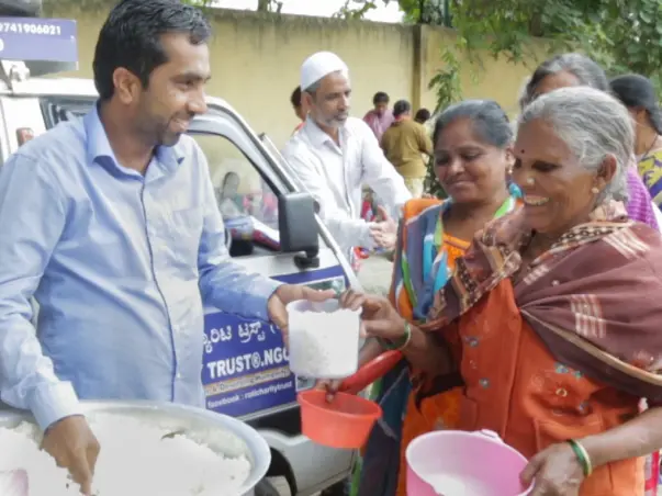 Help serving free food to the hospital  Needy & poor patient attenders