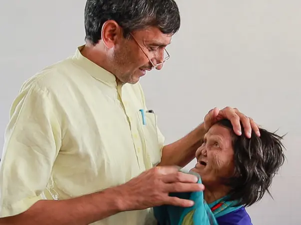 This doctor couple provides food and medical care to over 1000 people