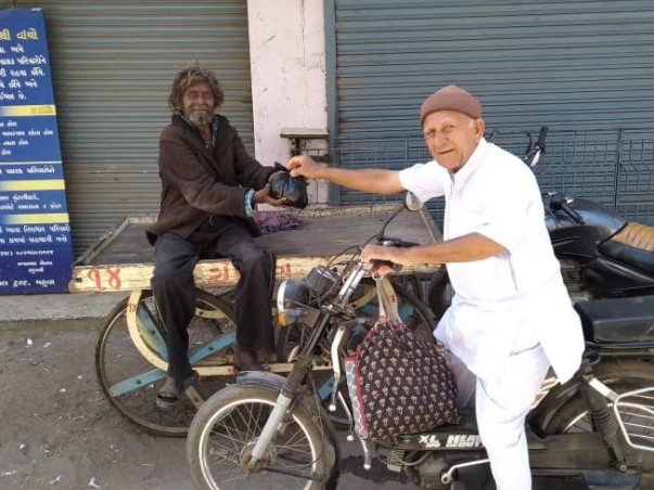 Help Abondoned & Homeless People with Food & Clothes