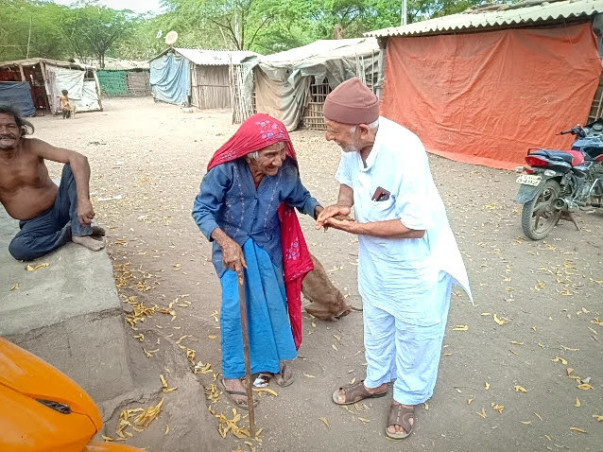 Help Abondoned & Homeless People with Food & Clothes