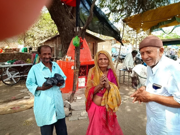 Help Abondoned & Homeless People with Food & Clothes