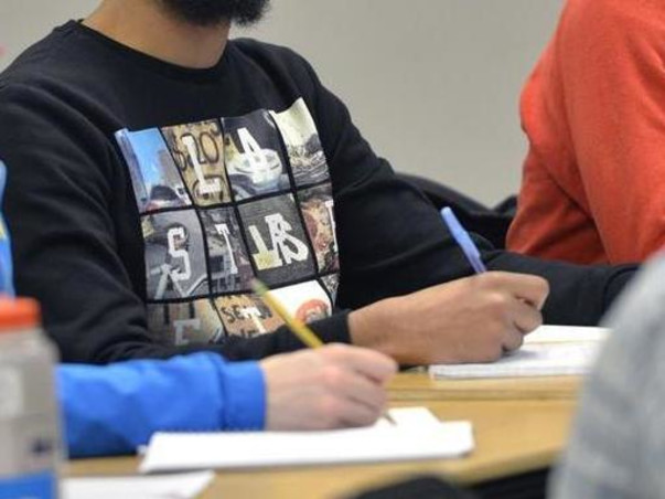 NEED FINANCIAL HELP FOR STUDENT TO PAY FEESES.