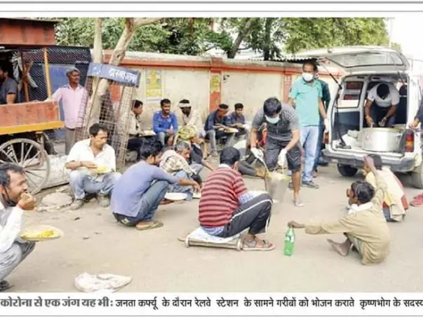 Corona: Distributes Free Food in Hospitals and Slums in Gorakhpur