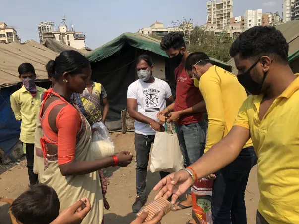 Halp Anchal serve food to the daily wagers in navi mumbai