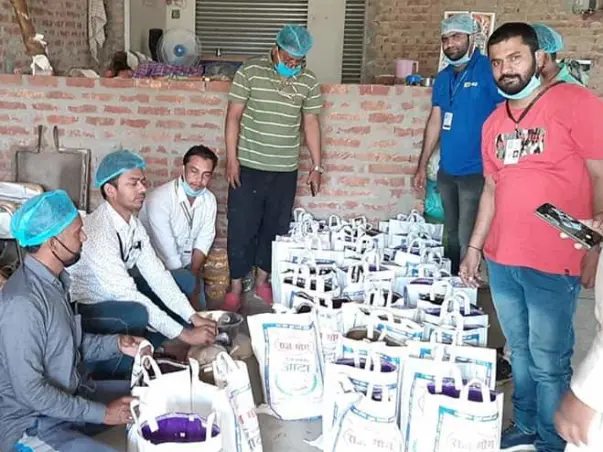 गरीब और बेसहारा लोगों की सहायता के लिए आप अपना योगदान दें