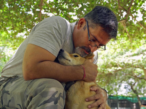 Help Rakesh to provide water for his 850+ dogs to survive this summer