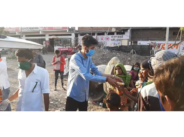Help shikhar serve food to the daily wagers in gujrat during lockdown
