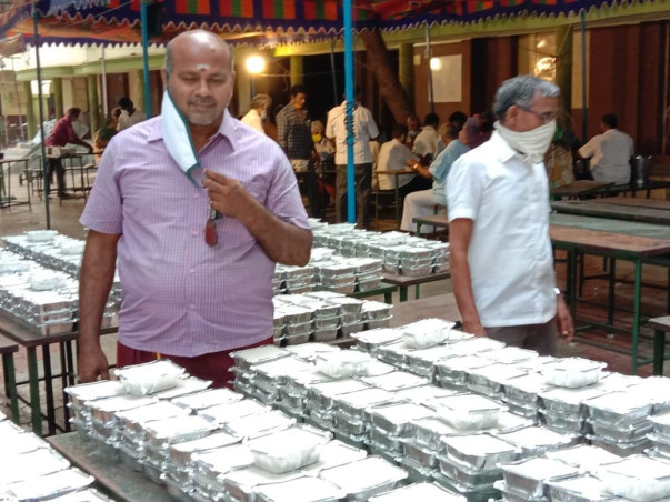 Feeding Poor People in Madurai for Corona Pandemic