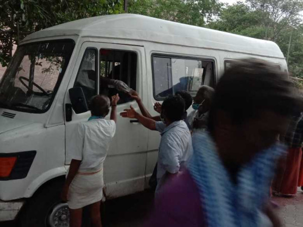 Feeding Poor People in Madurai for Corona Pandemic