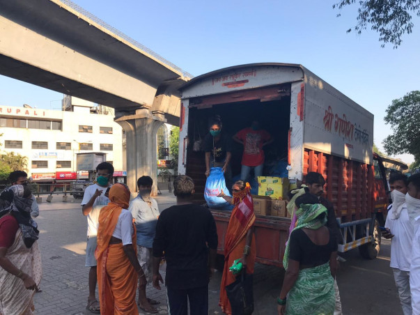 Help To Feed Daily Wage Laborers And Migrants In Thane