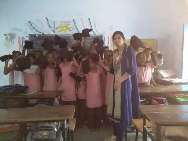 गरीबी से लड़ने में और गरीब बच्चों के पढ़ने में विजन की मदद करें