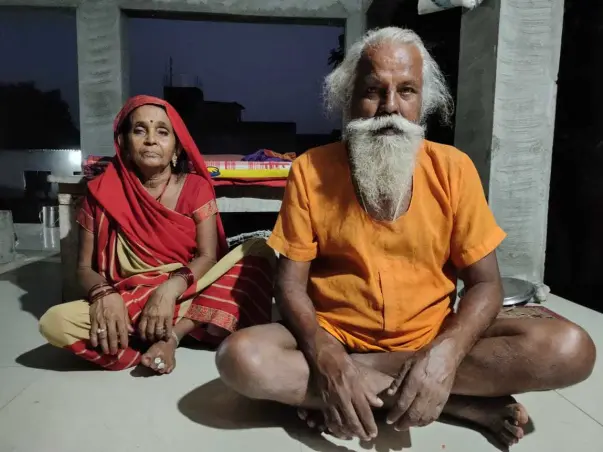 Help Old temple priest living alone in adverse conditions