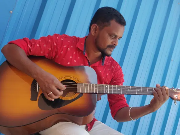 Guitar mohan இசை பயில, instrument வாங்க உதவி செய்யுங்கள்.