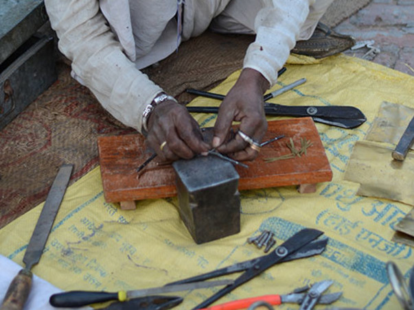 Dastkari Haat Samiti is Crowdfunding To Help Our Crafts People