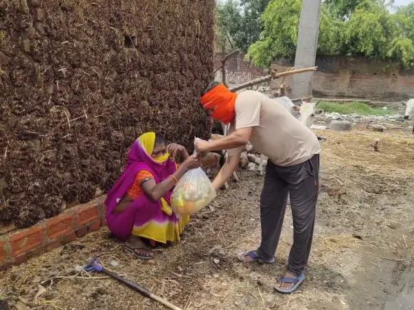 गरीब लाचार परिवार को भोजन,दवाइयां एवं आर्थिक सहयोग
