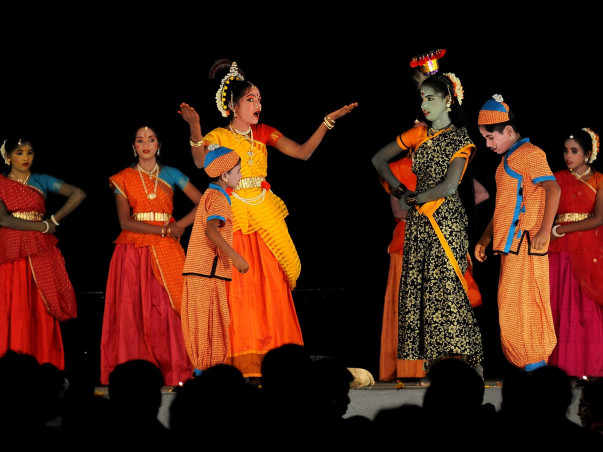 Calling for your Support of the
Kattaikkuttu Women's Dream Project