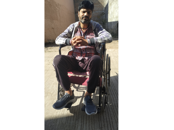 Help Shivpal Singh Raise Funds For His Paralysis Physiotherapy