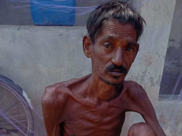 Visamo Tiffin Seva : distributing Free Meals for elderly people