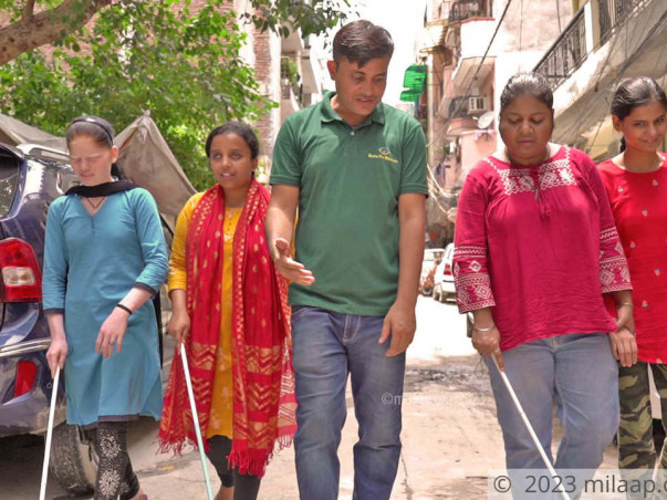 help-visually-impaired-girls-sm
