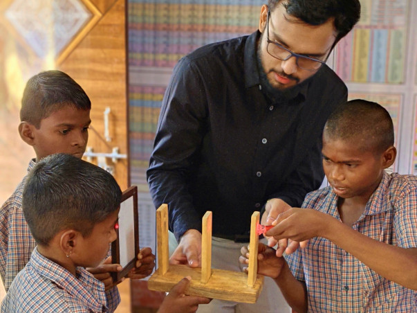 Support our free science based workshops for low-income schools