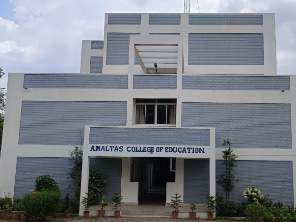 Support a Library in Rural Bihar for First-Gen Women Professionals
