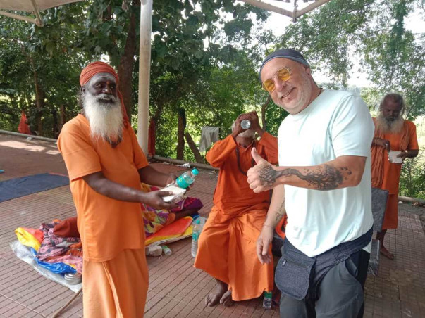 Donate Feed The Food To Sadhus Around Holy Mountain Arunachala