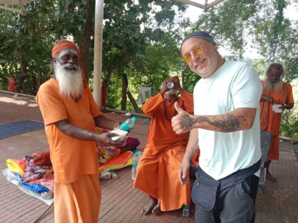 Help us to Serve food to Sadhus,Poor and homeless People in Arunachala