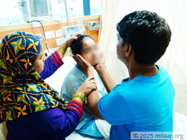 Auto Driver’s Daughter Can’t Recognise Him Due To A Severe Infection