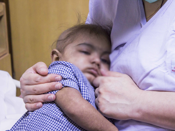Father Gave Up All His Savings For Sick Baby Boy, Sleeps in Park Now
