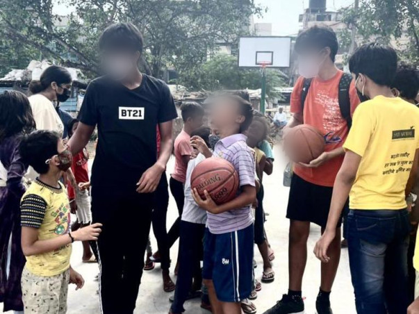 Help the residents of Okhla build their own recreation area!